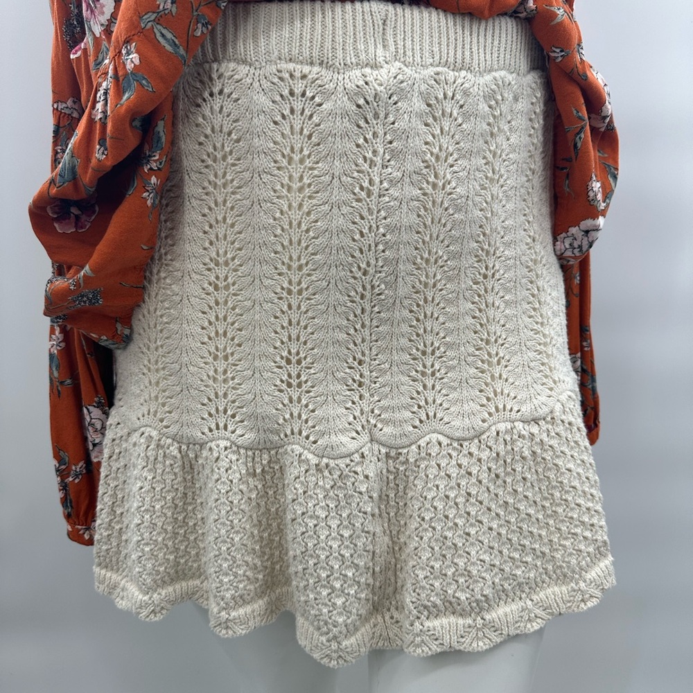 Freshman 1996 elegant ivory crochet  miniskirt ruffled hem large